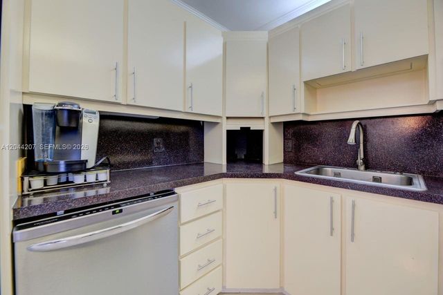 2500 NE 135th St C1011, North Miami, FL 33181