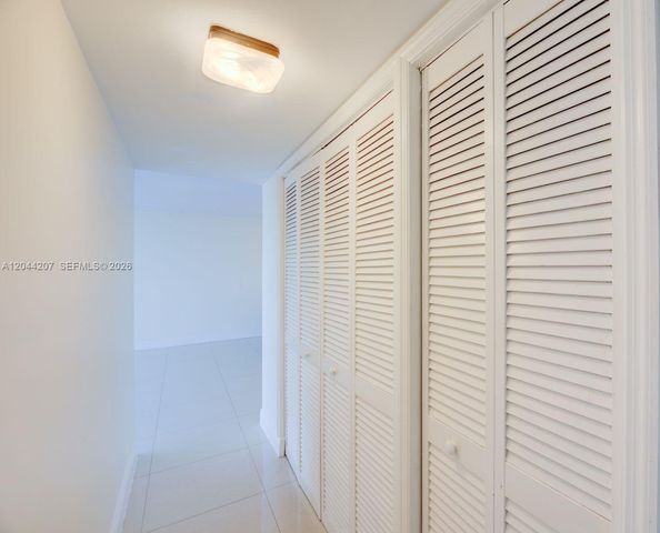2500 NE 135th St C1011, North Miami, FL 33181