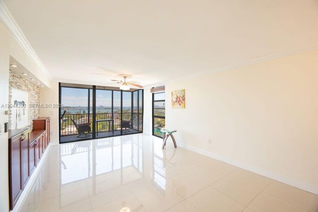 2500 NE 135th St C1011, North Miami, FL 33181