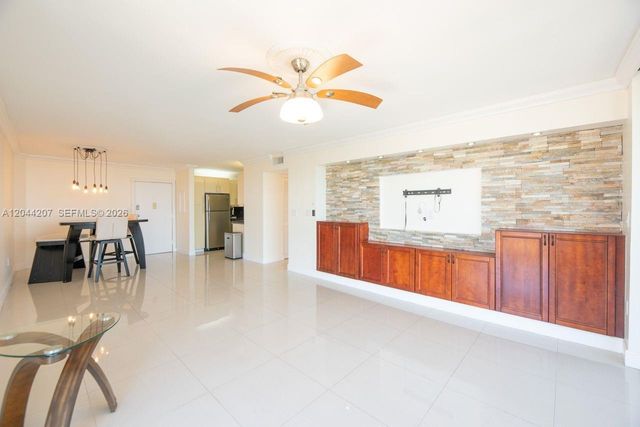 2500 NE 135th St C1011, North Miami, FL 33181