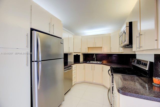 2500 NE 135th St C1011, North Miami, FL 33181