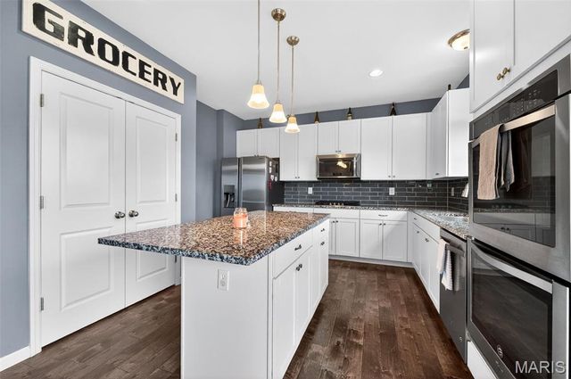 1649 Willowbrooke Manors Court, St Louis, MO 63146