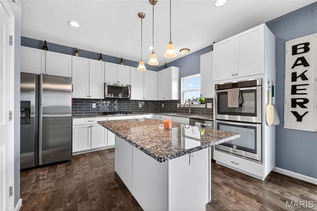 1649 Willowbrooke Manors Court, St Louis, MO 63146