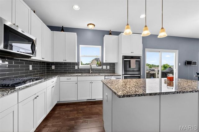 1649 Willowbrooke Manors Court, St Louis, MO 63146