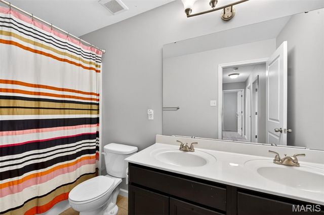 1649 Willowbrooke Manors Court, St Louis, MO 63146