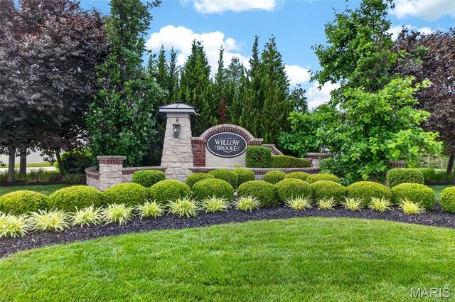 1649 Willowbrooke Manors Court, St Louis, MO 63146