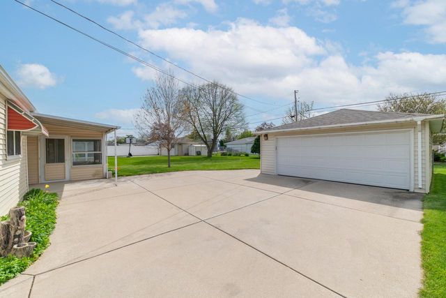 W149N8153 Winchester STREET, Menomonee Falls, WI 53051