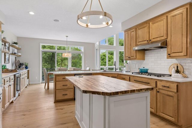 6815 Ruby Lane, Chanhassen, MN 55317