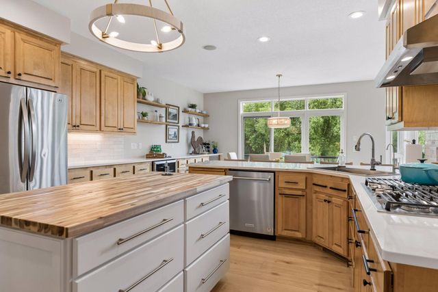 6815 Ruby Lane, Chanhassen, MN 55317
