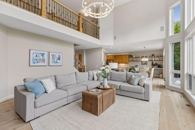 6815 Ruby Lane, Chanhassen, MN 55317