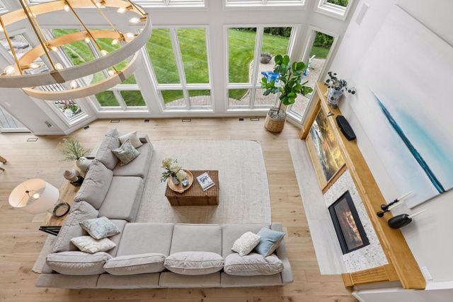6815 Ruby Lane, Chanhassen, MN 55317