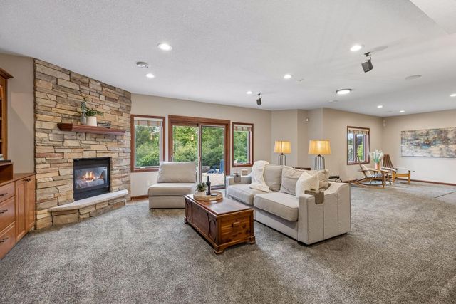 6815 Ruby Lane, Chanhassen, MN 55317