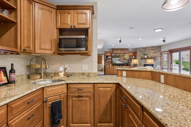 6815 Ruby Lane, Chanhassen, MN 55317
