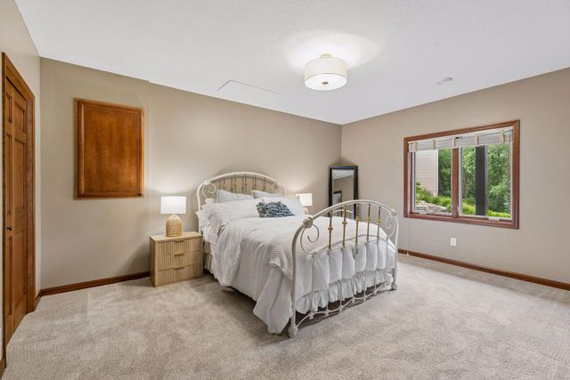 6815 Ruby Lane, Chanhassen, MN 55317