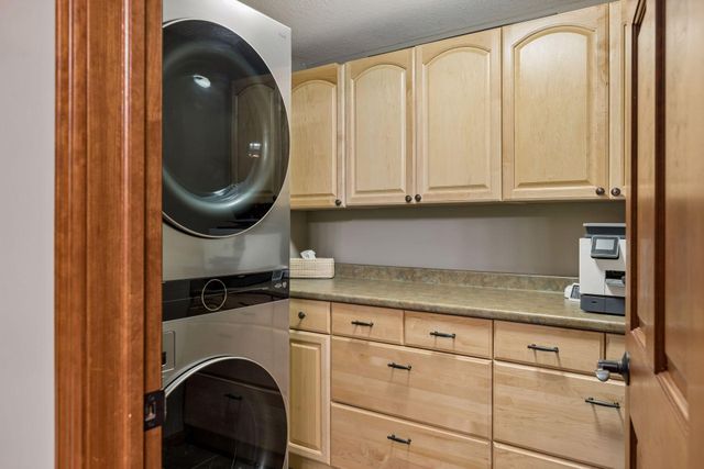 6815 Ruby Lane, Chanhassen, MN 55317