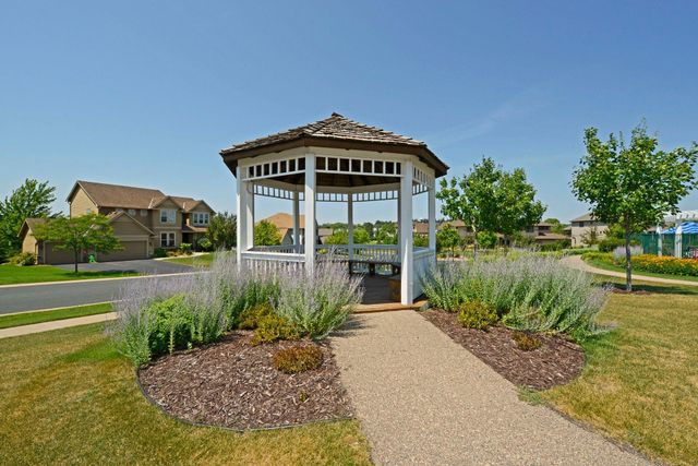 6815 Ruby Lane, Chanhassen, MN 55317
