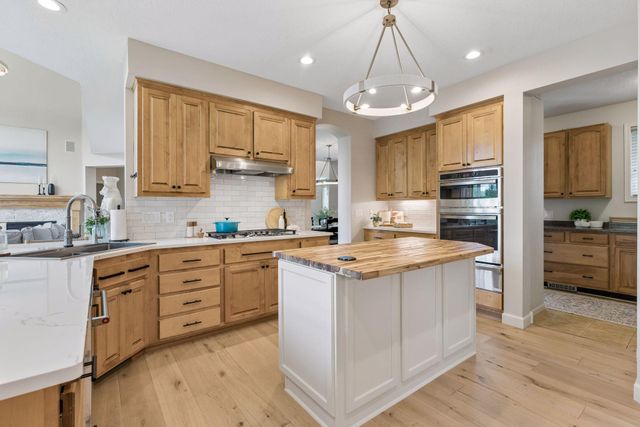 6815 Ruby Lane, Chanhassen, MN 55317