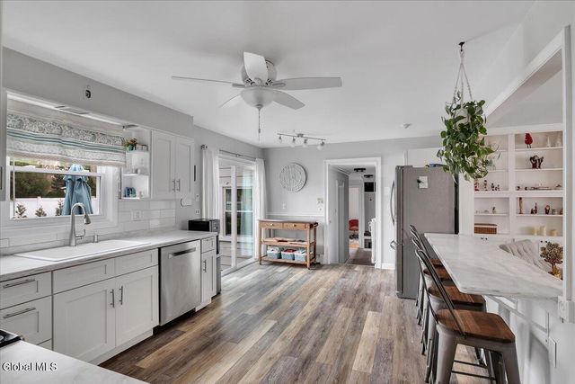 18 Par Del Rio, Clifton Park, NY 12065