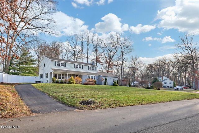 18 Par Del Rio, Clifton Park, NY 12065