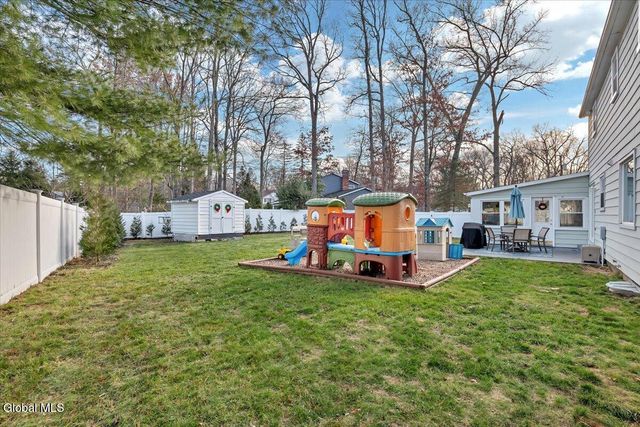 18 Par Del Rio, Clifton Park, NY 12065