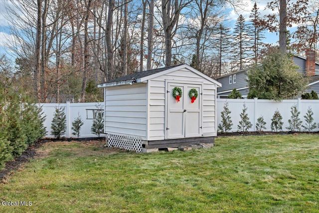 18 Par Del Rio, Clifton Park, NY 12065