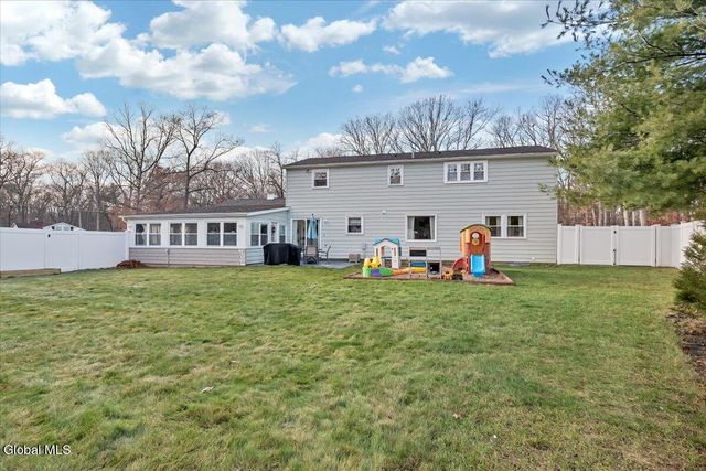 18 Par Del Rio, Clifton Park, NY 12065