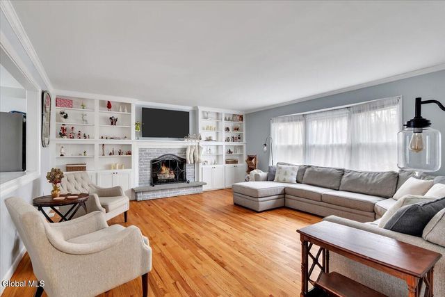 18 Par Del Rio, Clifton Park, NY 12065