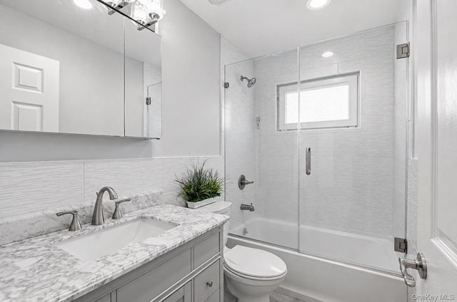762 Pecan Street, Lindenhurst, NY 11757