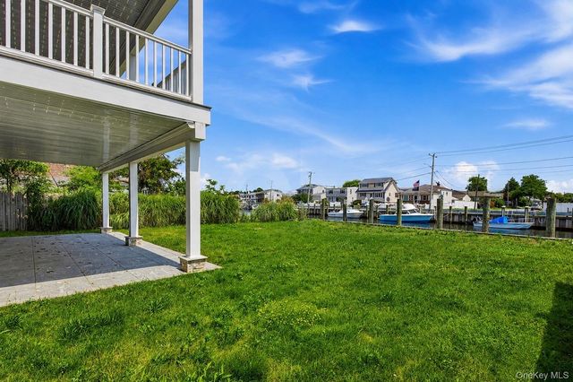 762 Pecan Street, Lindenhurst, NY 11757