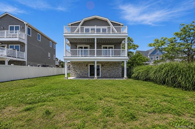 762 Pecan Street, Lindenhurst, NY 11757