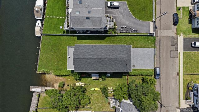 762 Pecan Street, Lindenhurst, NY 11757