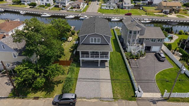 762 Pecan Street, Lindenhurst, NY 11757
