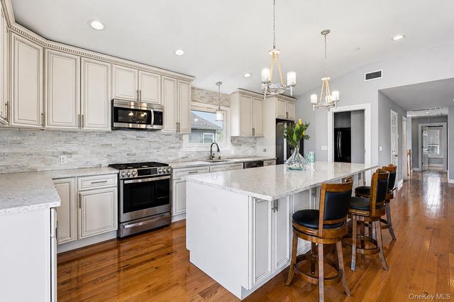 762 Pecan Street, Lindenhurst, NY 11757