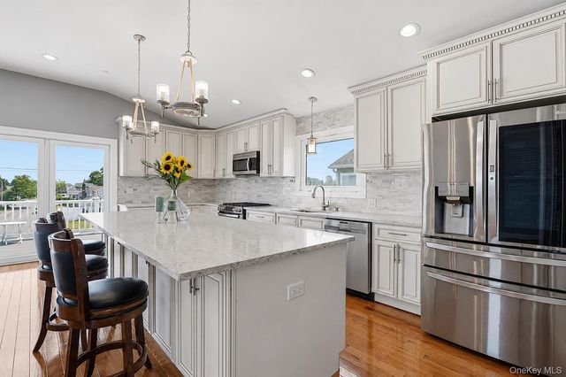 762 Pecan Street, Lindenhurst, NY 11757