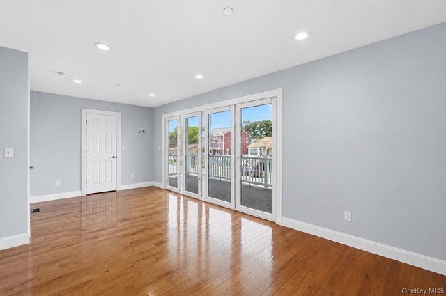 762 Pecan Street, Lindenhurst, NY 11757