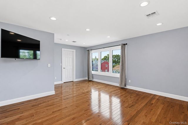 762 Pecan Street, Lindenhurst, NY 11757