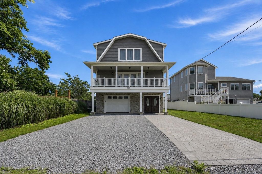 762 Pecan Street, Lindenhurst, NY 11757