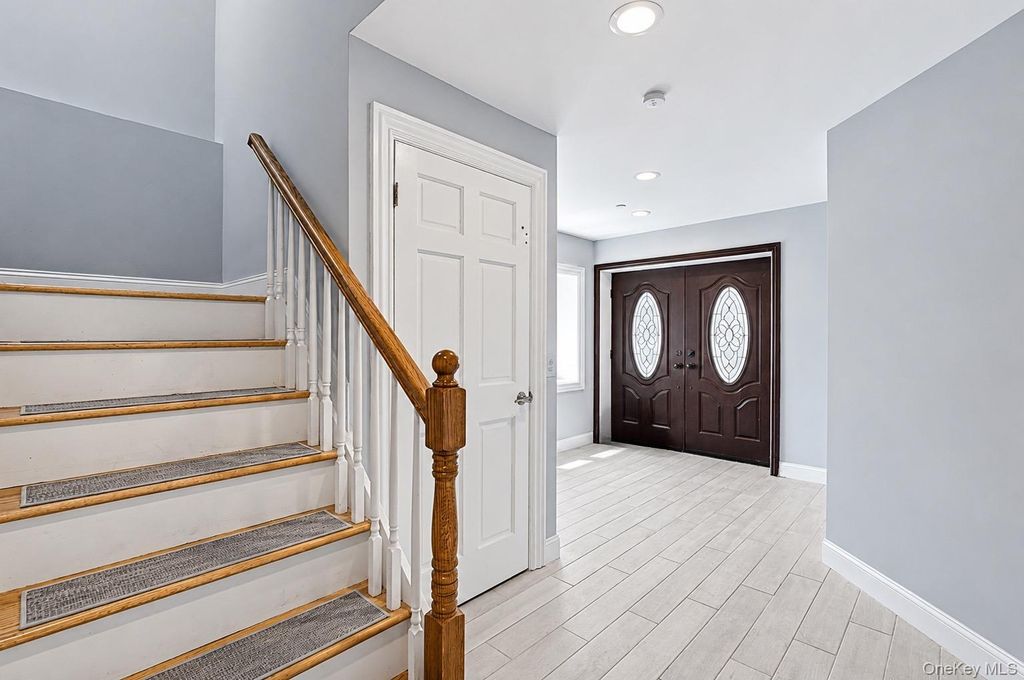 762 Pecan Street, Lindenhurst, NY 11757 — photo 2