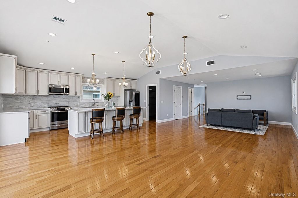 762 Pecan Street, Lindenhurst, NY 11757 — photo 5