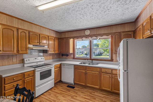 806 Bennett St, Sweetwater, TN 37874