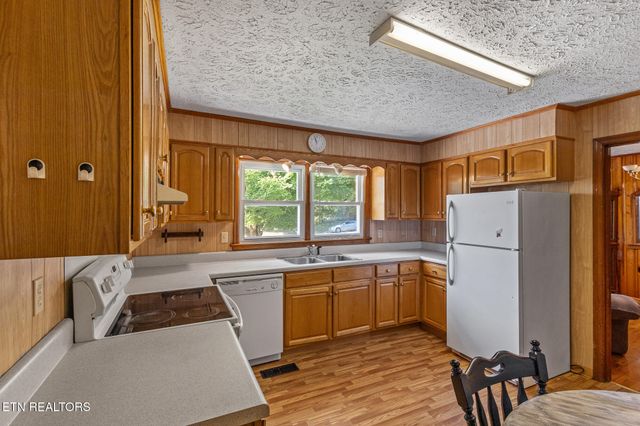 806 Bennett St, Sweetwater, TN 37874