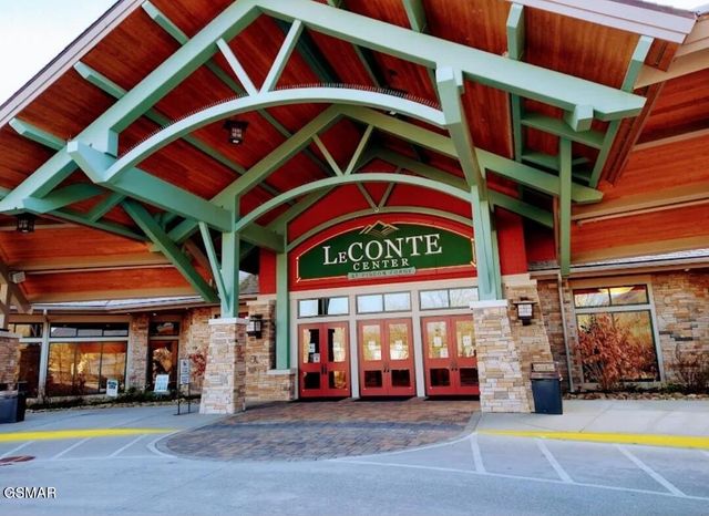 335 Greenwood Way, Pigeon Forge, TN 37863