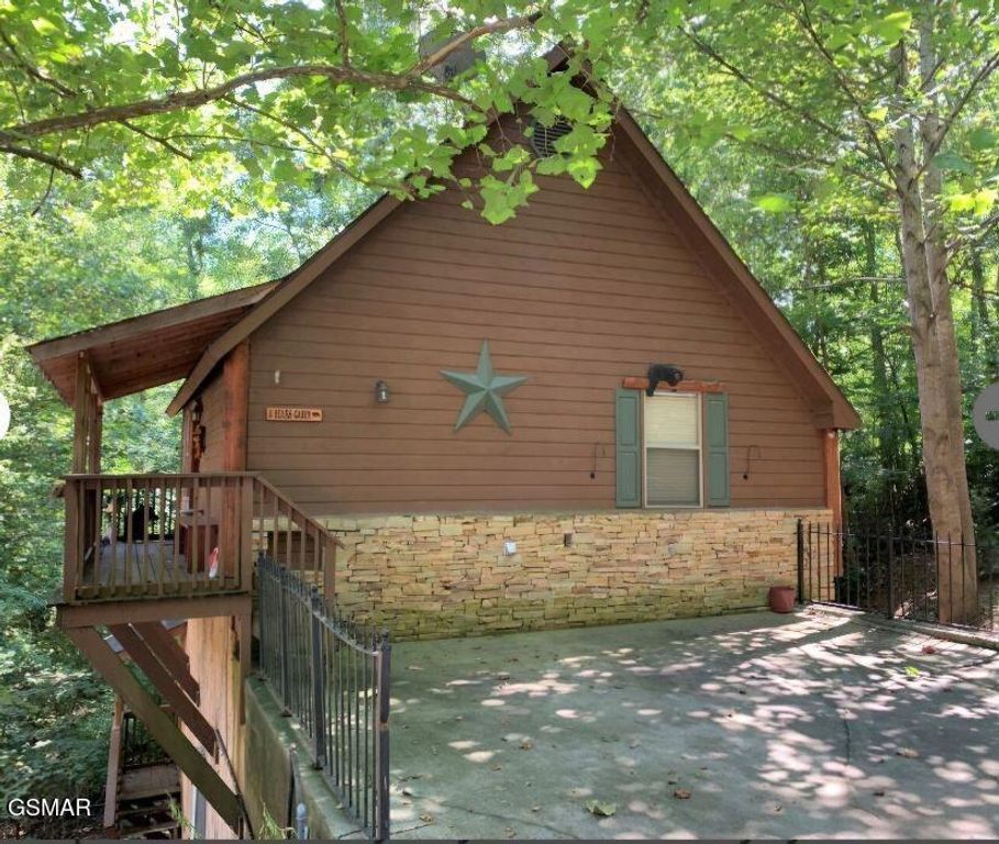 335 Greenwood Way, Pigeon Forge, TN 37863
