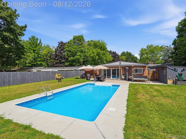 1640 Beverly Boulevard, Walled Lake, MI 48390