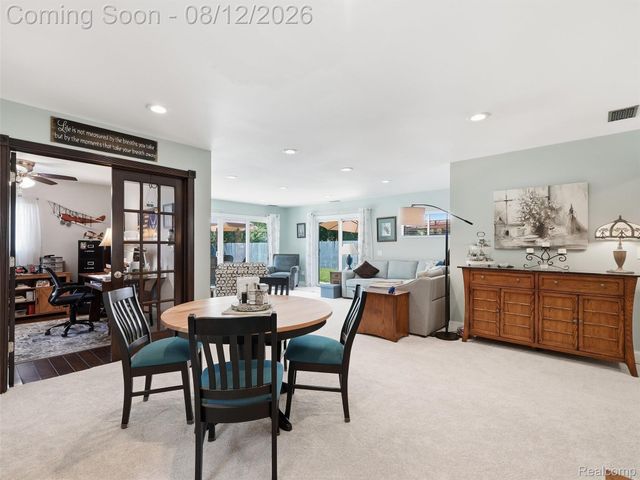 1640 Beverly Boulevard, Walled Lake, MI 48390