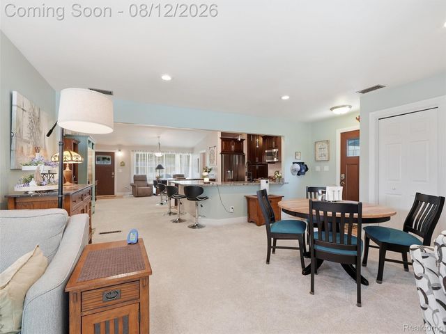 1640 Beverly Boulevard, Walled Lake, MI 48390