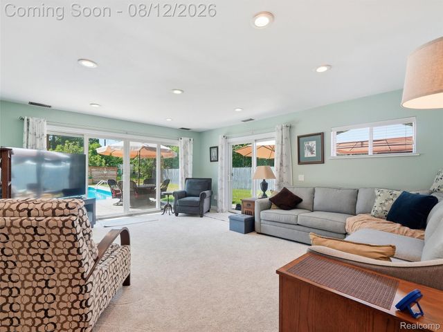 1640 Beverly Boulevard, Walled Lake, MI 48390