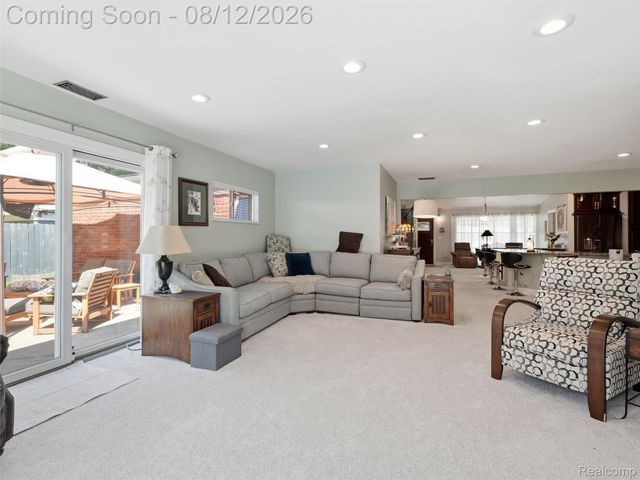 1640 Beverly Boulevard, Walled Lake, MI 48390