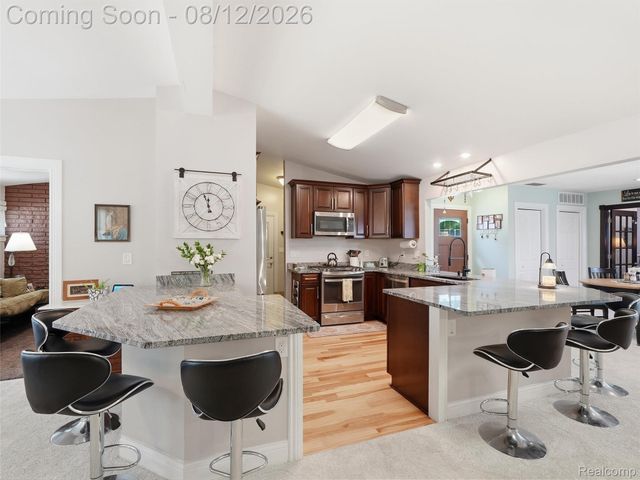 1640 Beverly Boulevard, Walled Lake, MI 48390