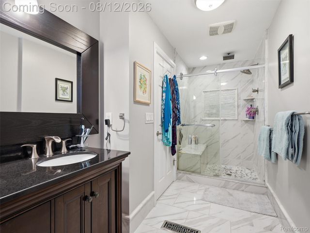 1640 Beverly Boulevard, Walled Lake, MI 48390